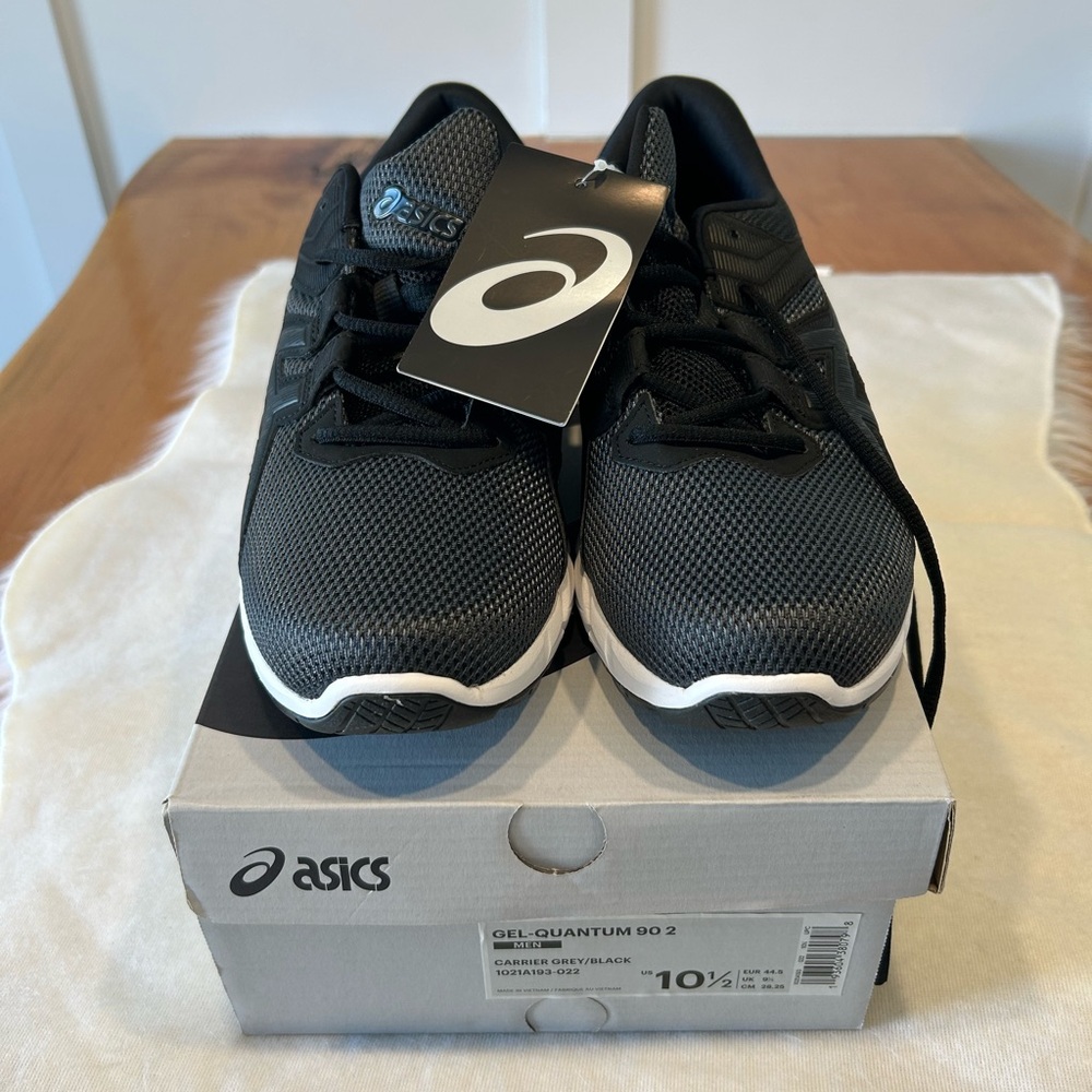 ASICS men’s size 10.5 gel quantum brand new in box